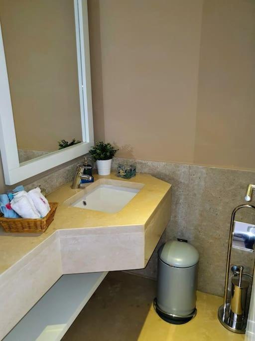 Brand New Waterfront Sabina Ground Floor Apartment *